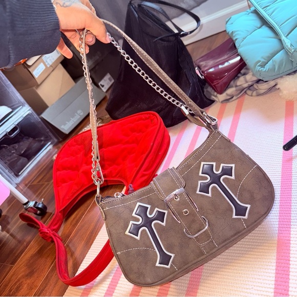 PrettyLittleThing Gray Shoulder Bag with Chain and Cross Accents - Picture 1 of 15